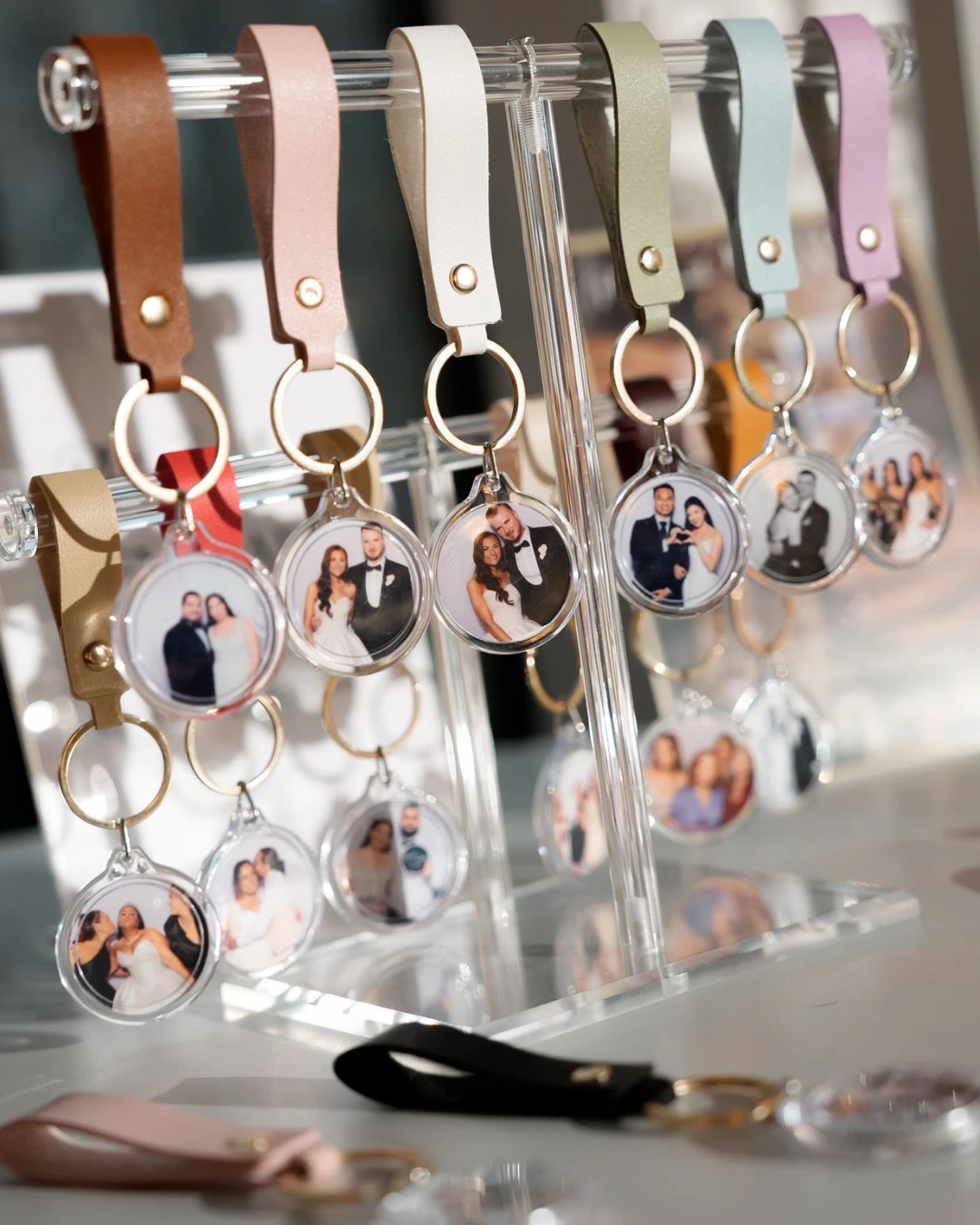 Halo360 Keychain Station photo keychain display close-up